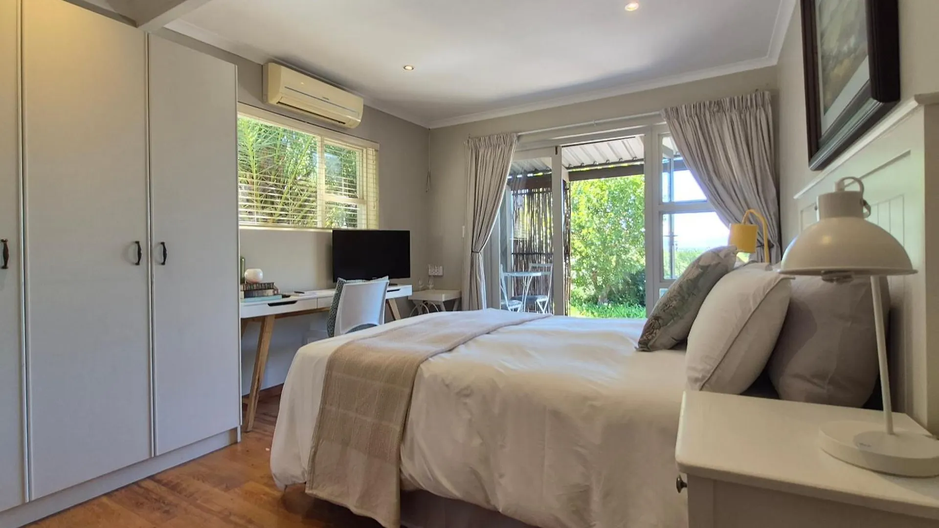Mistys Studio Durbanville 0*,  South Africa